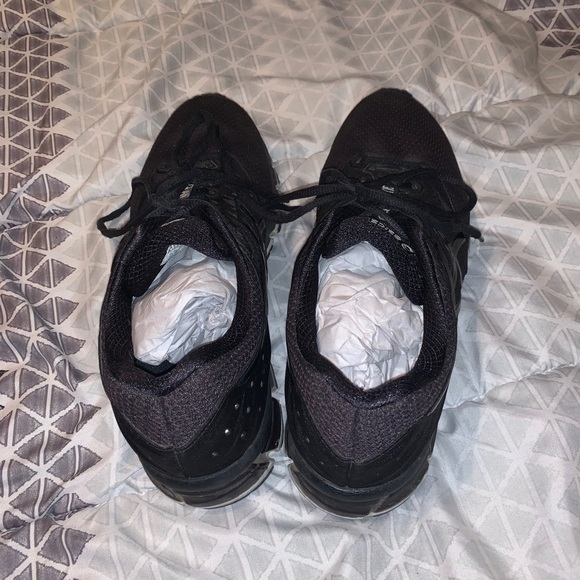 ASICS - Picture 11 of 12